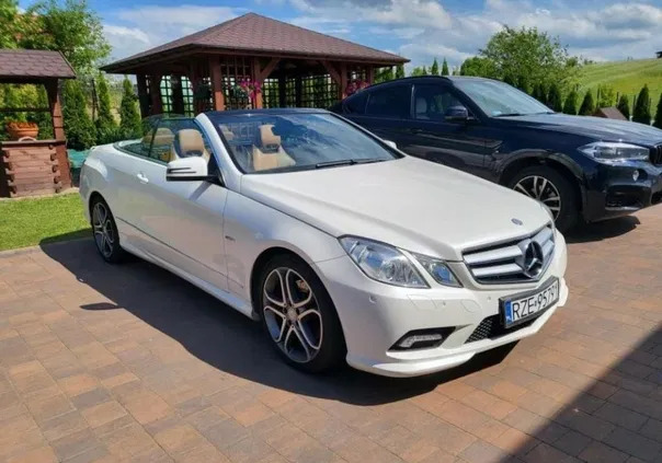 samochody osobowe Mercedes-Benz Klasa E cena 69900 przebieg: 226500, rok produkcji 2010 z Rzeszów